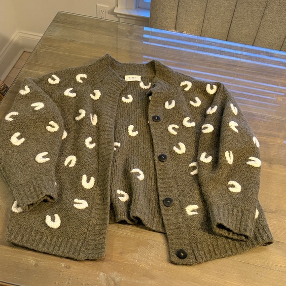 Mirth CUSCO CROISSANT CARDIGAN IN OLIVE/IVORY